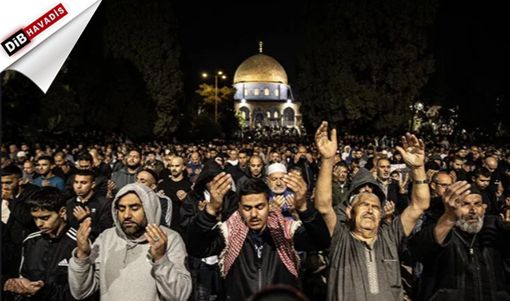 Filistin'de 200 bin Müslüman, Kadir Gecesi’ni Mescid-i Aksa’da ihya etti