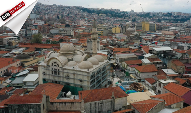 İzmir depreminde hasar gören asırlık cami onarılıyor