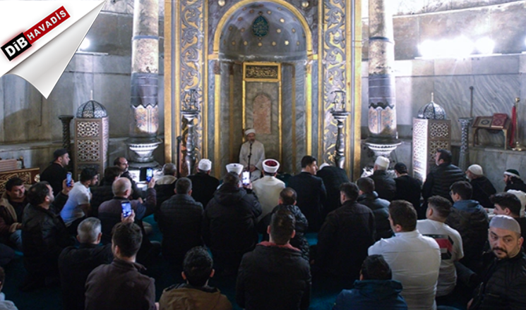 Diyanet İşleri Başkanı Erbaş, Ayasofya Camii’nde teravih namazı kıldırdı